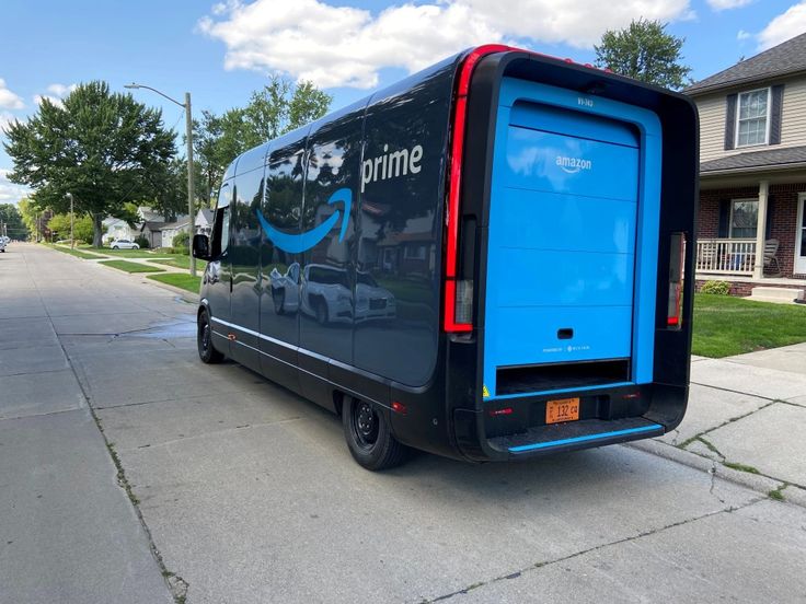 Amazon Rolls Out First Fleet of Electric Delivery Vans in Canada